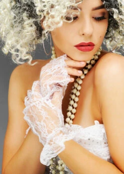 Womens 1980s White Lace Fingerless Gloves